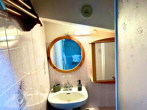 a bathroom with a sink and a mirror at Duplex avec vue exceptionnelle parking et wifi gratuit in Allos
