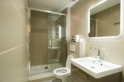 Beautiful yellow apartment near Marais and Bastille