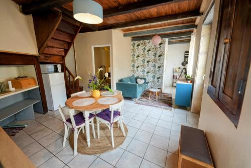 a kitchen and dining room with a table and chairs at Maison de village in Montcabrier