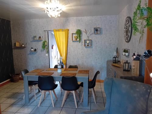 Ảnh trong thư viện ảnh của A DÉCOUVRIR ABSOLUMENT Charmante Maison thierachienne ở Effry