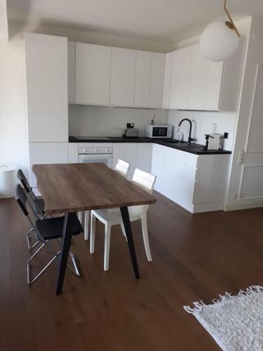 Bright and modern flat 2 minutes from the lake