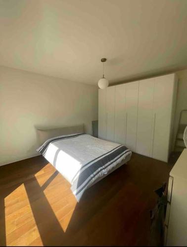 Bright and modern flat 2 minutes from the lake