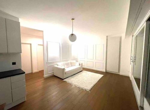 Bright and modern flat 2 minutes from the lake