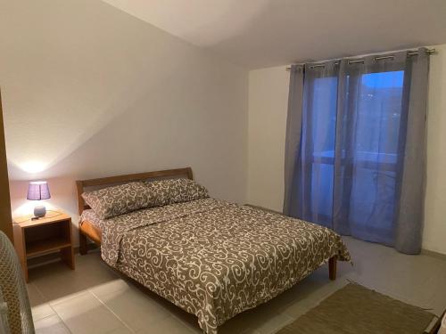 Postel nebo postele na pokoji v ubytování Guest House in Utjeha