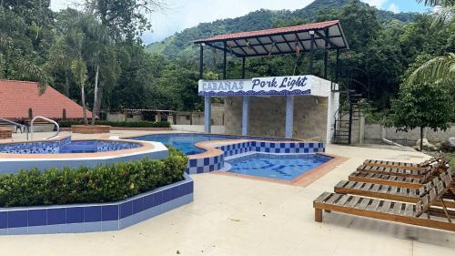 Πισίνα στο ή κοντά στο Cabañas Pork Light