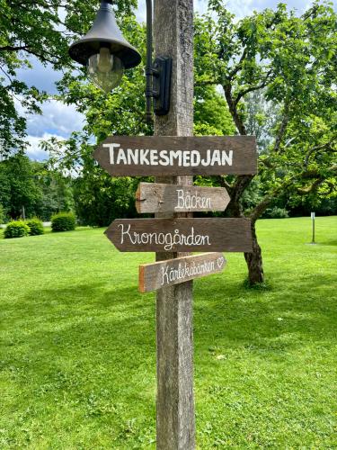a street sign with street signs on a pole at Lydde Gård in Kinna