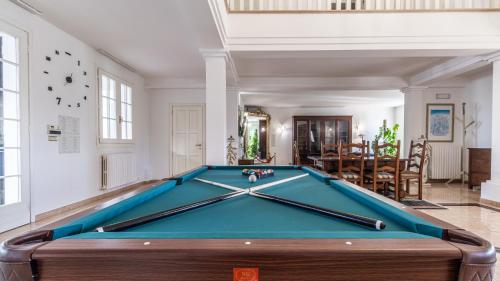 Tavolo di biliardo di Villa Petrone - Luxury Home tra Bologna e Modena - Wi-Fi, Biliardo, Jacuzzi e piscina
