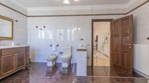 Bagno di Villa Petrone - Luxury Home tra Bologna e Modena - Wi-Fi, Biliardo, Jacuzzi e piscina