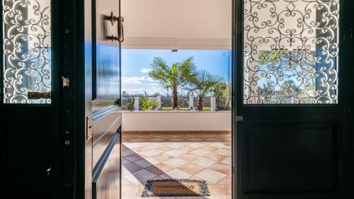 Balcone o terrazza di Villa Petrone - Luxury Home tra Bologna e Modena - Wi-Fi, Biliardo, Jacuzzi e piscina