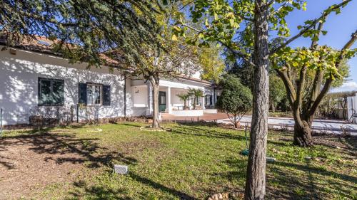 Giardino di Villa Petrone - Luxury Home tra Bologna e Modena - Wi-Fi, Biliardo, Jacuzzi e piscina