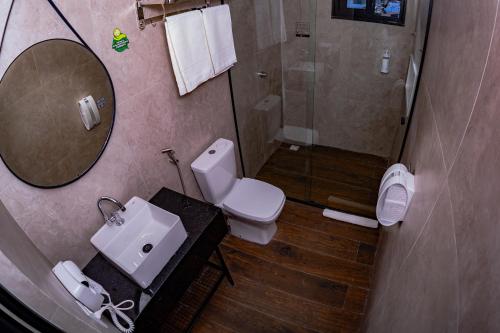Bilik mandi di Hotel Vila Catavento