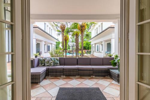 Area soggiorno di Villa Petrone - Luxury Home tra Bologna e Modena - Wi-Fi, Biliardo, Jacuzzi e piscina