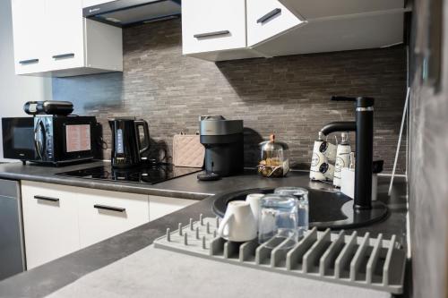 a kitchen with a counter top with a sink and a counter sidx sidx at Fratelli Gemma Cozy Verona Flat in Verona