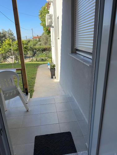 Balkón nebo terasa v ubytování Seashore house Makri