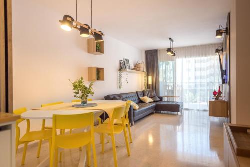 Torremolinos Yellow fabuloso Andra