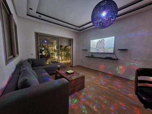 Photo de la galerie de l'établissement Superbe Appartement Vue sur Piscine à Bouznika, à Bouznika