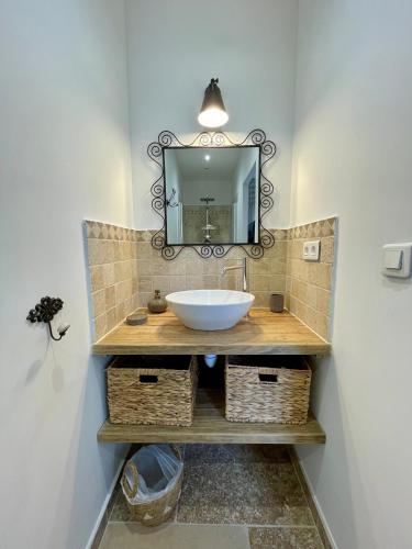 Gallery image of Maison coeur de St-Cirq-Lapopie Charme Jardin Clim in Saint-Cirq-Lapopie