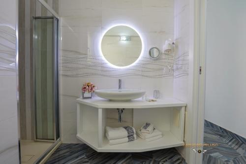 Ένα μπάνιο στο Casa Alfieri"rooms and Apartments"