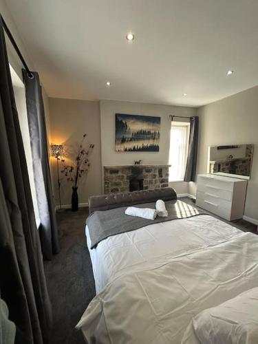 a bedroom with a large bed and a fireplace at Pinnacle inn Cowling in Cowling