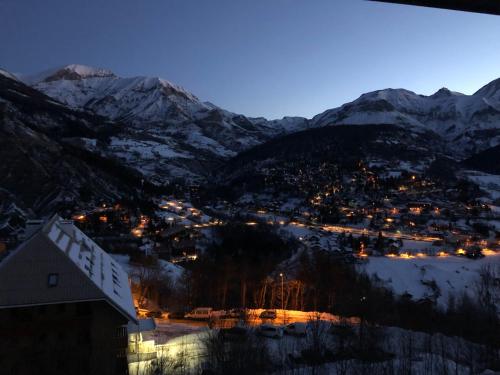 a view of a town in the mountains at night at Duplex avec vue exceptionnelle parking et wifi gratuit in Allos