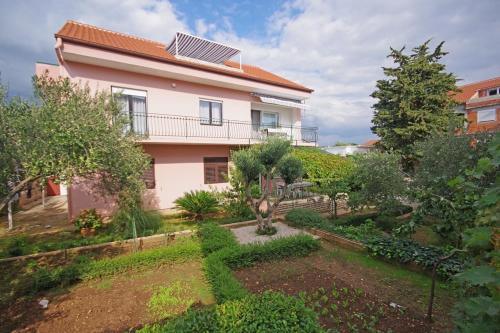 Apartments with parking space Pirovac, Sibenik - 23330