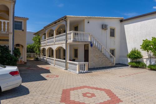 Apartments by the sea Vir - 23334