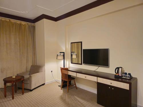 TV a/nebo společenská místnost v ubytování Twilight Hotel
