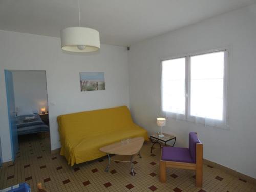 Fotografia z galérie ubytovania Appartement T2, 5 pers, à 10 min de la plage, terrasse, parking, animaux acceptés - Notre-Dame-de-Monts - FR-1-540-237 v destinácii Notre-Dame-de-Monts