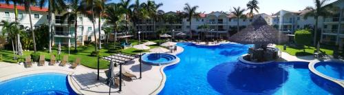 an image of a swimming pool at a resort at Esmeralda sun & fun in Acapulco