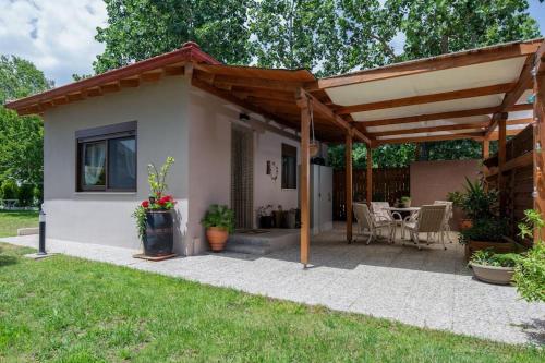 Gallery image of Nerium - Golden Fig Sykia lodge in Paralia Sikias
