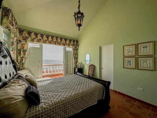 En eller flere senge i et værelse på La Rinconada Beachfront Retreat