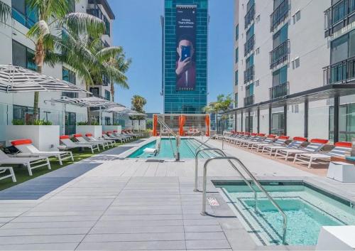 a swimming pool with lounge chairs and a building at Modern Hollywood Home Sunset View & Free Parking - 10mins to Universal Studios in Los Angeles