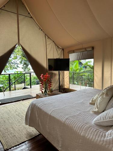 Rúm í herbergi á Glamping Las Rocas