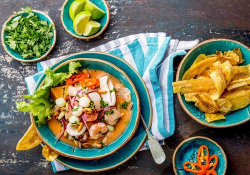 a bowl of food with a salad and some chips at HOTEL VIP 46 SSQS in Bagua Grande