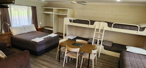 Katil atau katil-katil dalam bilik di Warrumbungles Mountain Motel