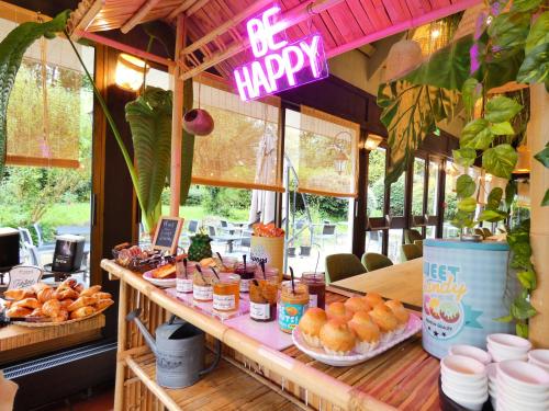 Mâncare la sau în apropiere de acest hotel