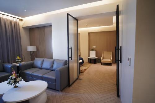 Χώρος καθιστικού στο Chinmay Hotel & Resort