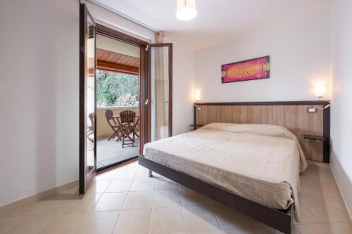 A bed or beds in a room at Villa La Vigna
