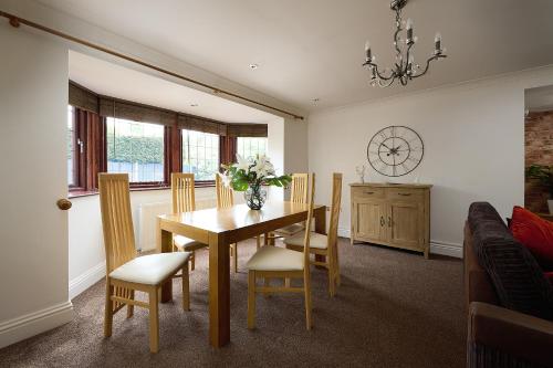 a dining room with a table and chairs at Spacious Home for Large Families and Contractors in Wolverhampton