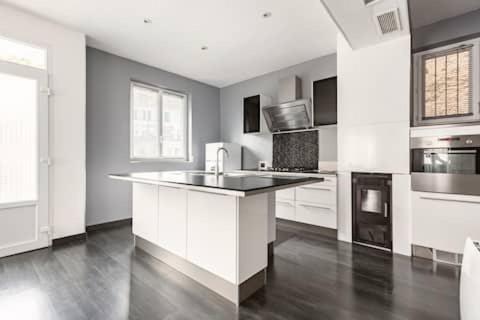 Kuchyň nebo kuchyňský kout v ubytování MAISON CENTRE VILLE + GARAGE