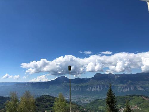 a view of a mountain range with a pole at Studio cosy à Prapoutel, Les 7 Laux, Alpes in Les Adrets