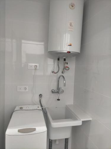 Apartamento primera linea con piscina y parking.