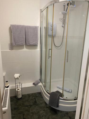 Bilik mandi di Argyll Apartment Loch Lomond