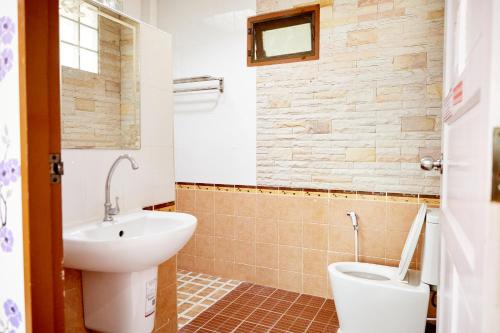 a bathroom with a sink and a toilet at Baan Dara Resort in Sara Buri