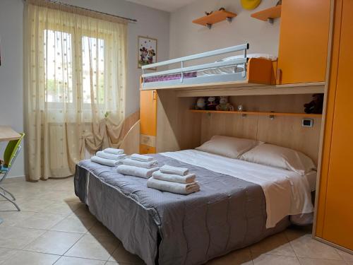 a bedroom with a bed with towels on it at Casa Vacanze La Noce in Roseto Valfortore