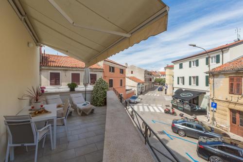 Aria two bedroom apartment with terrace in the center