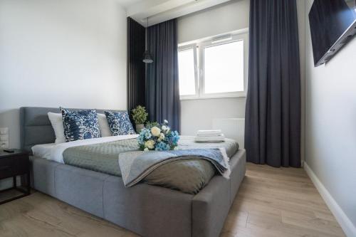 Ένα ή περισσότερα κρεβάτια σε δωμάτιο στο Lumina apart near Pasaż Łódzki