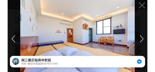 a room with a bed and a tv in it at 巨缿民宿巨象民宿 in Sanyi