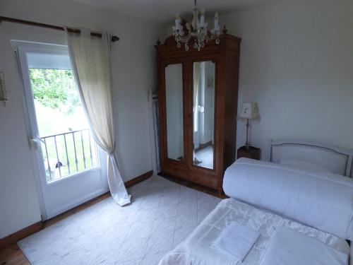 Ένα ή περισσότερα κρεβάτια σε δωμάτιο στο Le Clos des Camélias, 4 chambres- 8 personnes- 300m de la plage