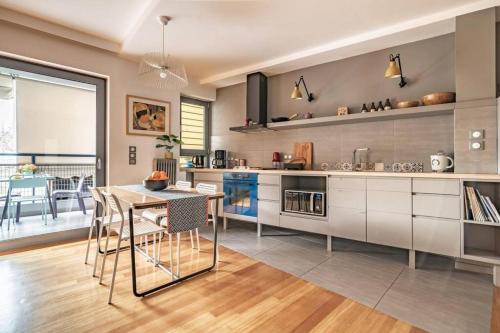Lux clevercomfy appartmentthe center of Athens
